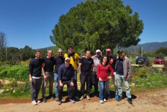 Foto de grup d'un equip professional de SAGE després d'un voluntariat corporatiu,